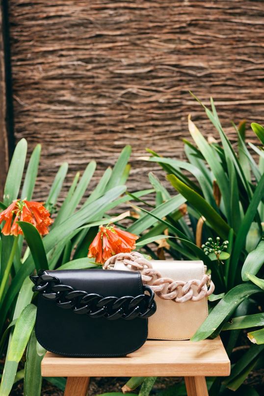 Unisa תיק יד עם שרשרת שָׁחוֹר נשים V2BP21219