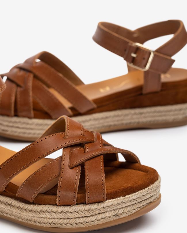 Unisa סנדלי עור עם אבזם מתכתי חום נשים V2BP2429